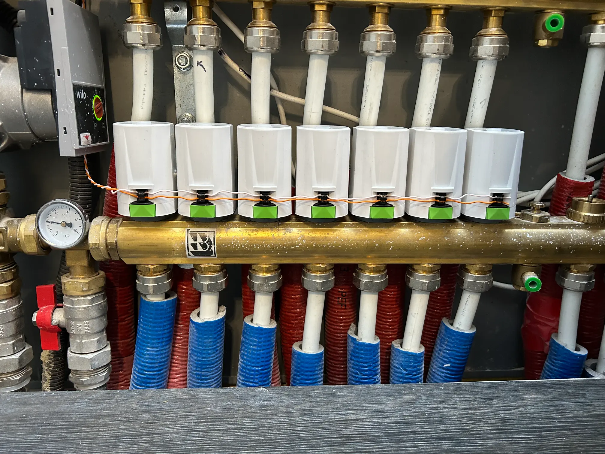 inteligentne ogrzewanie, system inteligentnego ogrzewania, automatyczne zarządzanie ogrzewaniem, smart home ogrzewanie, inteligentne ogrzewanie podłogowe