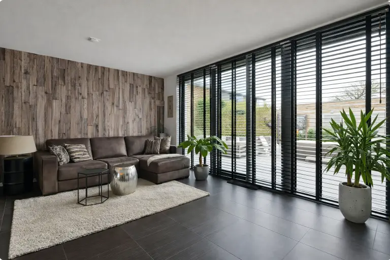 inteligentne rolety, inteligentne zasłony, inteligentne żaluzje fasadowe inteligentne rolety wewnętrzne, inteligentne sterowanie roletami